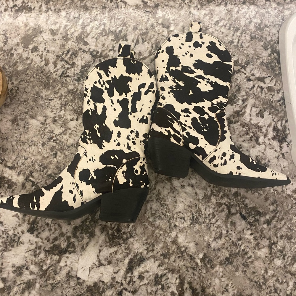 Cow Print boots. Womens 8.5